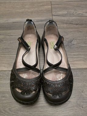 Jambu Brown Floral Cutout Flats